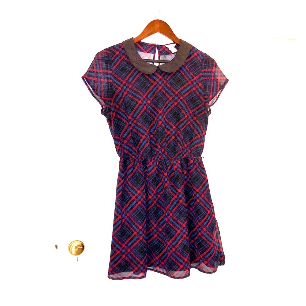 Plaid dress with collar